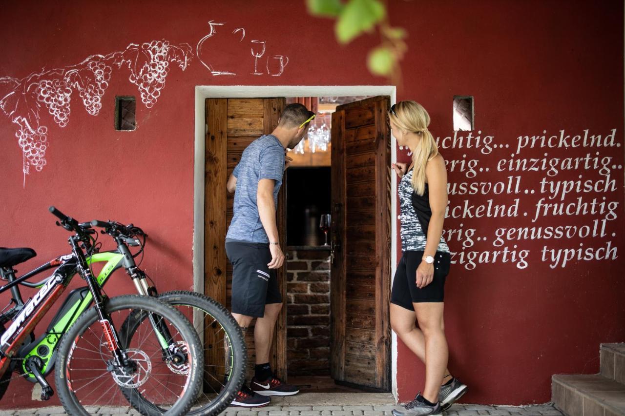 Wiener Kellerstoeckl - Das 13Er Eltendorf Buitenkant foto